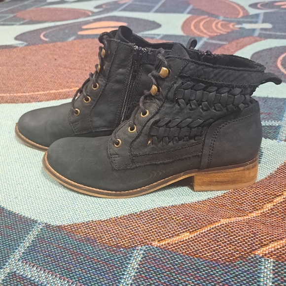 🌈ALDO BRAIDED LEATHER WESTERN LACE UP ANKLE BOOTS-6 - Picture 2 of 9